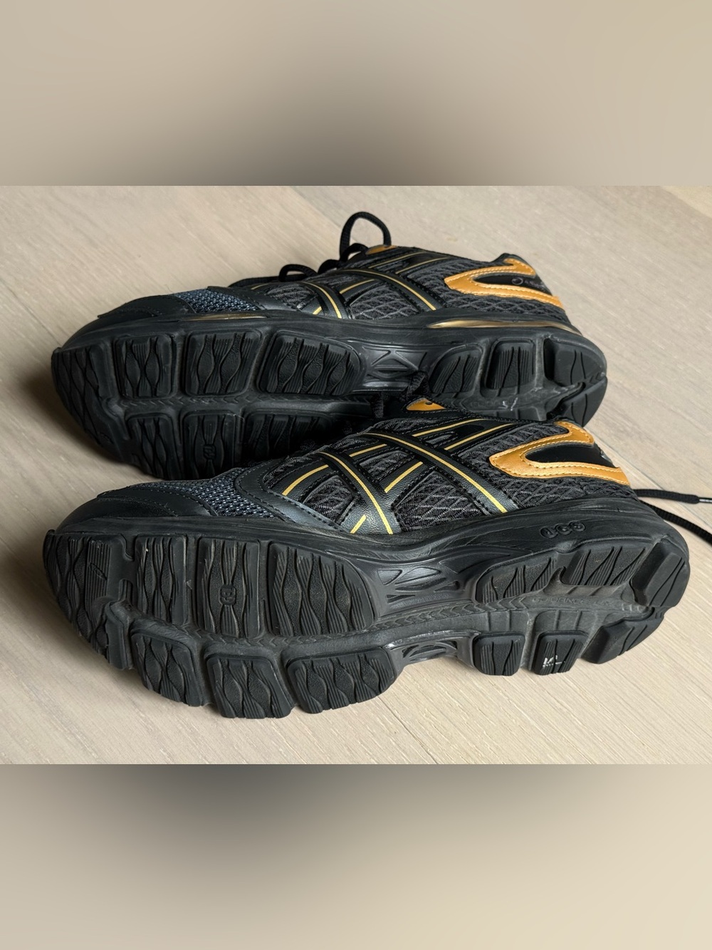 ASICS GEL- K1011 Unisex Sneaker - Black and Pure Gold  - Size 39  M6/W7.5 - Picture 8 of 13